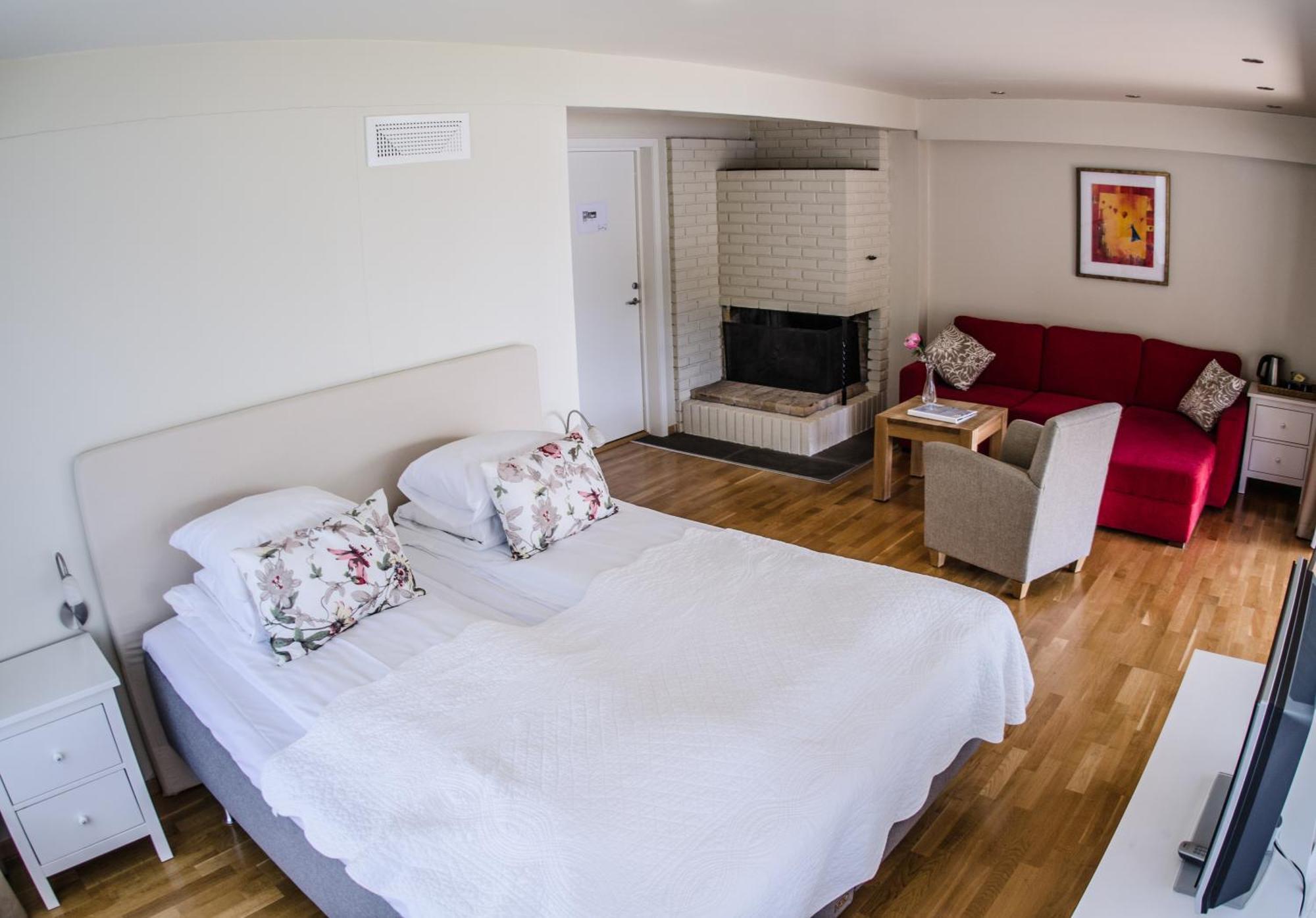 Lavik Fjord Hotel & Apartments Экстерьер фото