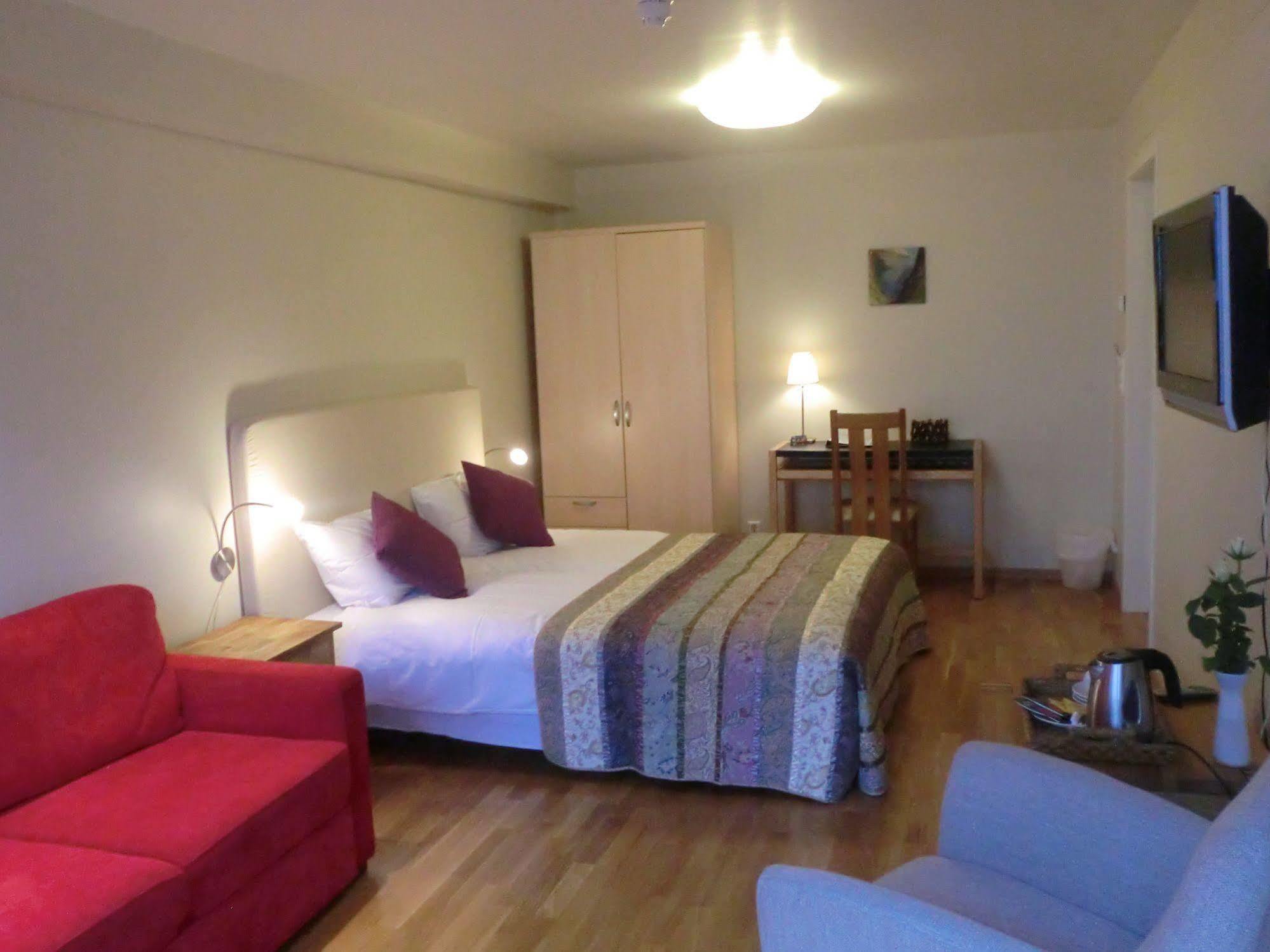 Lavik Fjord Hotel & Apartments Экстерьер фото