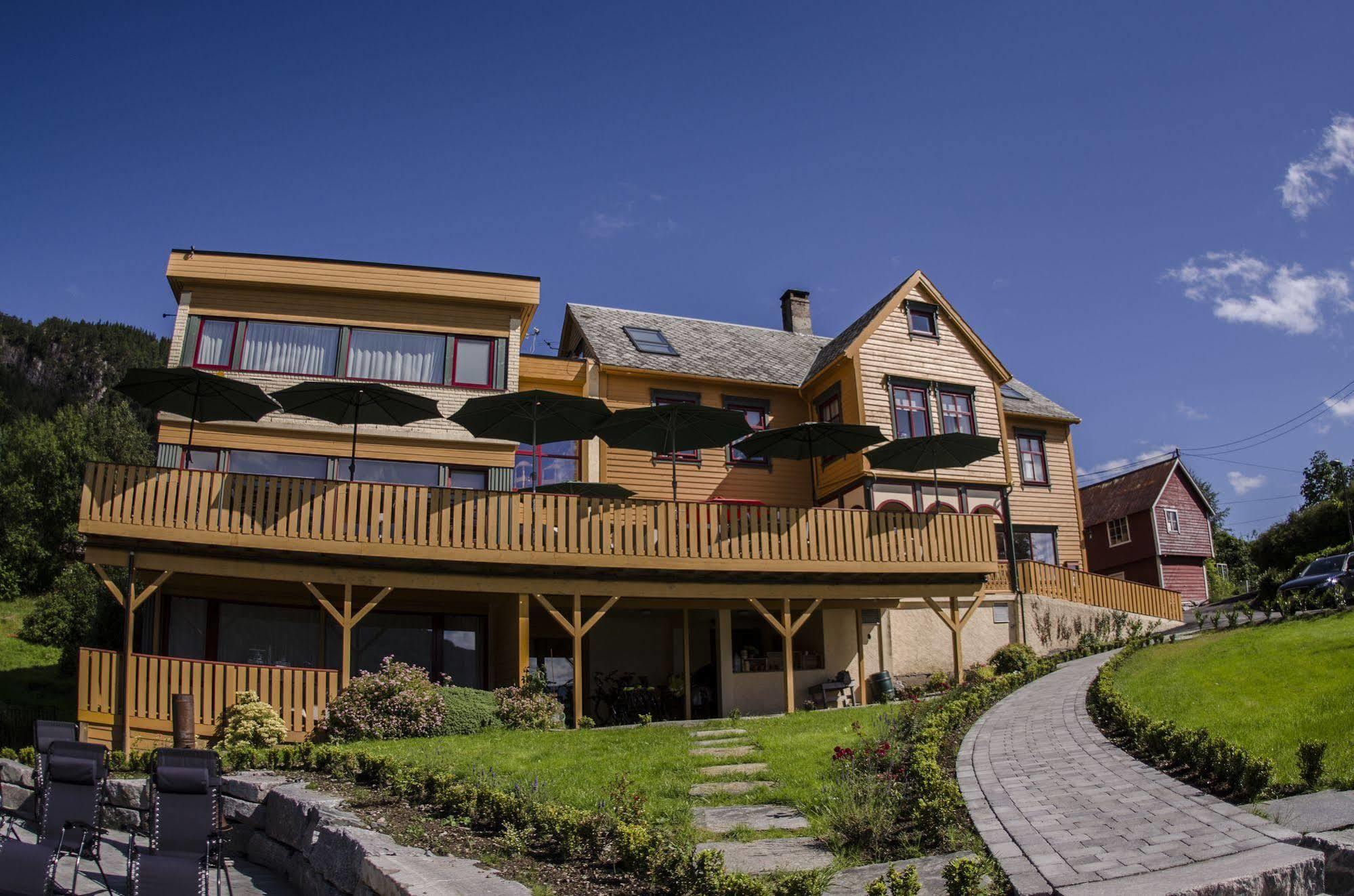Lavik Fjord Hotel & Apartments Экстерьер фото